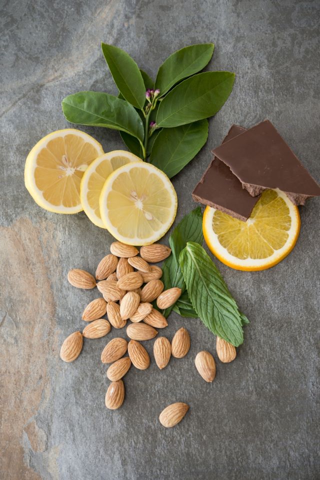 Almonds with oranges, chocolate and mint leaves