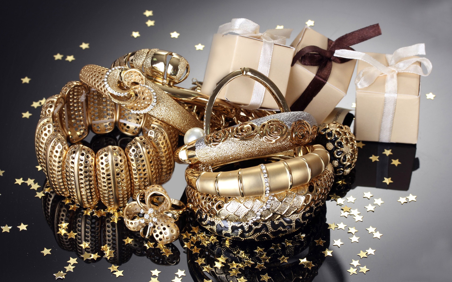 Gold-ornament-gifts