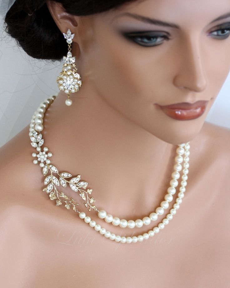 Fabulous-gold-with-pearl-necklace-designs