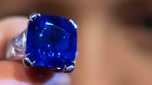 kashmir-sapphire-35-ct-christies