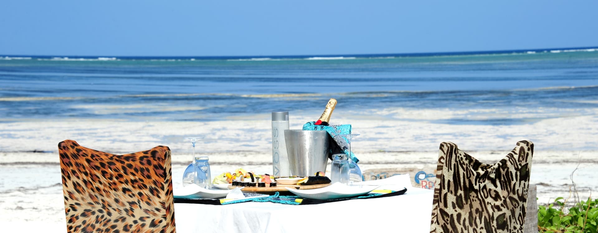 lunch-on-the-sea-zanzibar