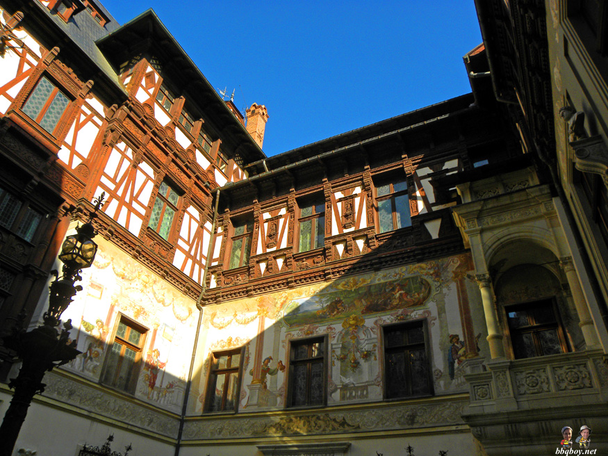 peles-castle-courtyard