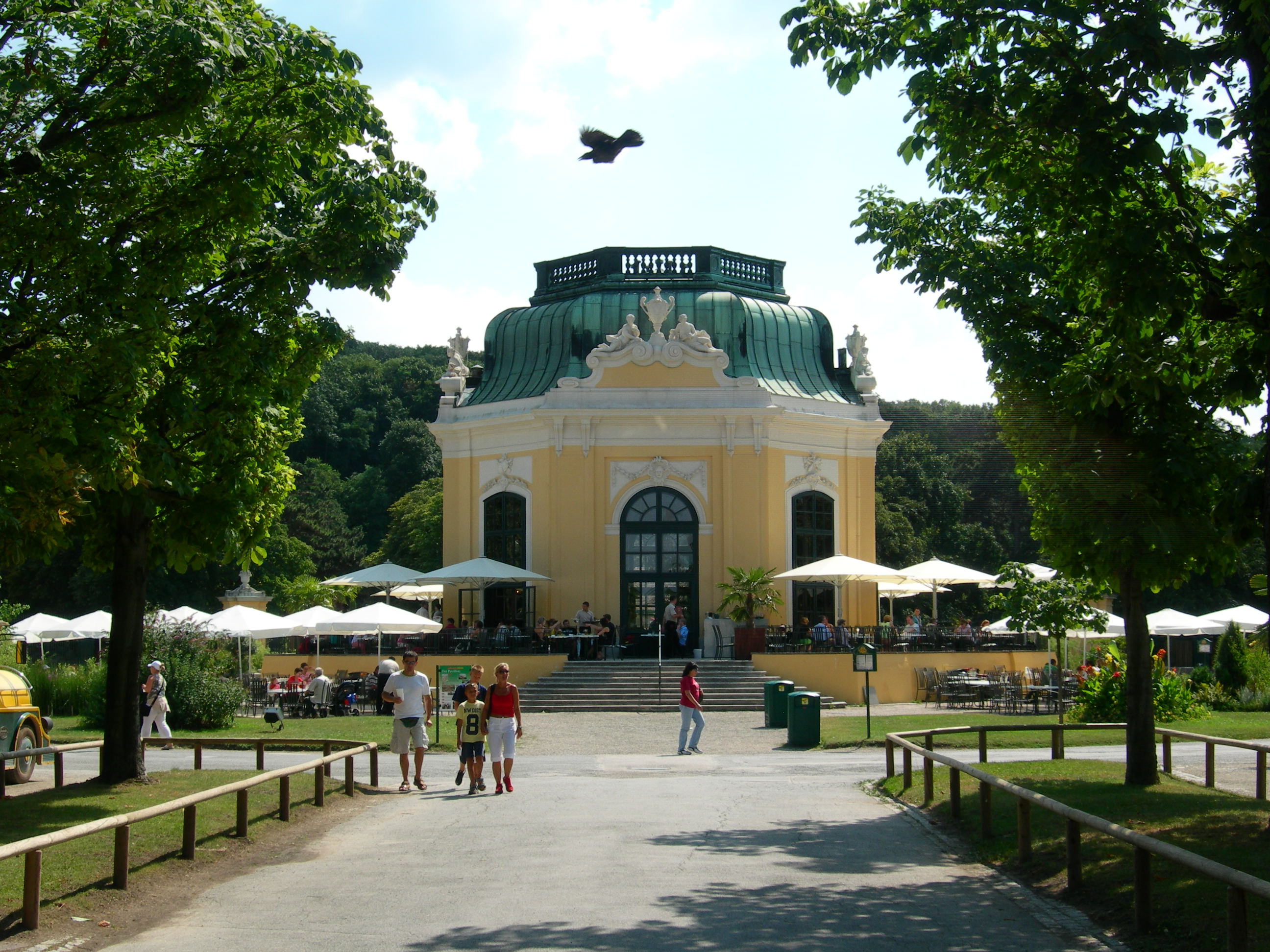 kaiserliches_pavillon_schoenbrunn_august_2006