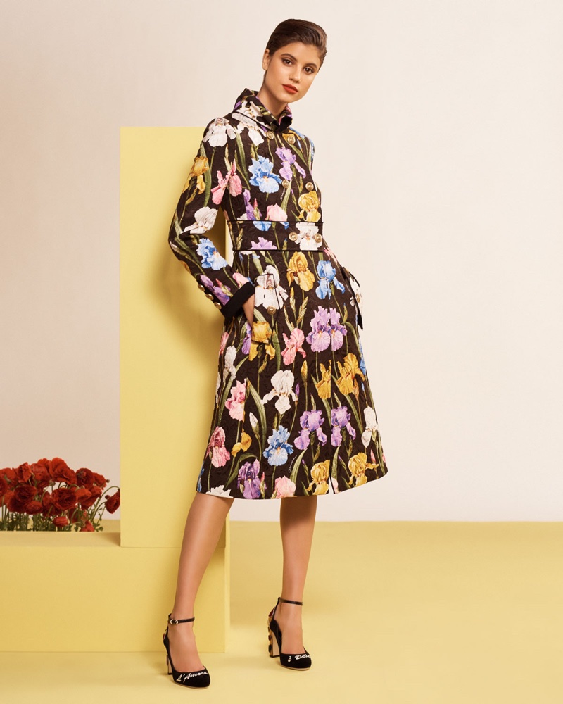     phoos of women dolce gabanna coats 2020